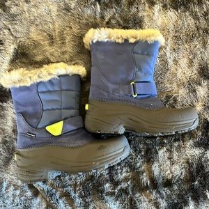 New (w/o box) North Face Girls Shellista Pull On Boots size 4 Blue